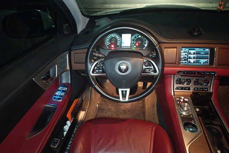 Used Jaguar XF 2014 XF 2.0T Luxury Edition Steering Wheel