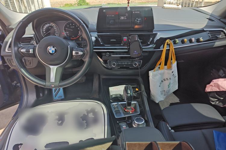 Used BMW 1 Series 2022 120i M Sport Night Edition Center Console