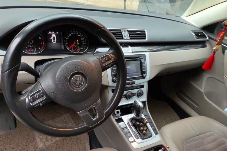 Used Volkswagen Magotan 2015 Facelift 1.8TSI Luxury Model Center Console