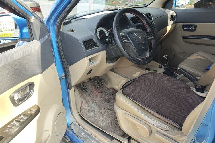 Used Wuling Hongguang 2013 1.2L S Comfort Model China IV Standard Driver Seat