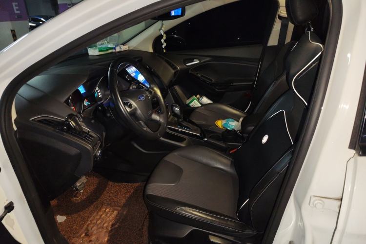 Used Ford Focus 2012 Sedan 1.6L Automatic Fashion Edition
