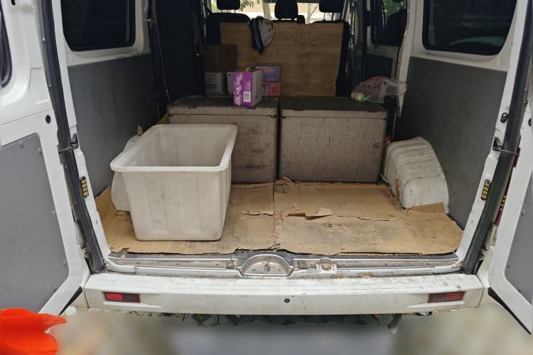 Used SAIC MAXUS Xintu V80  Trunk