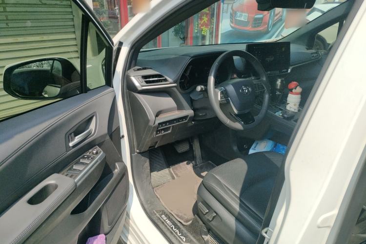 Used Toyota SIENNA 2024 2.5L Hybrid Luxury Edition
