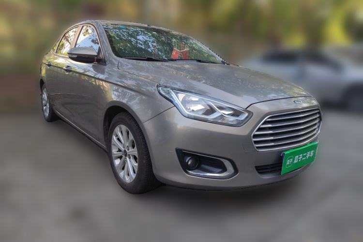 Used Ford Escort 2015 1.5L Automatic Fashion Model Front Right 45 Deg