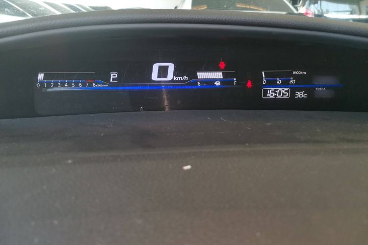 Used Honda Jade 2013 1.8L automatic Comfort version 5 seats