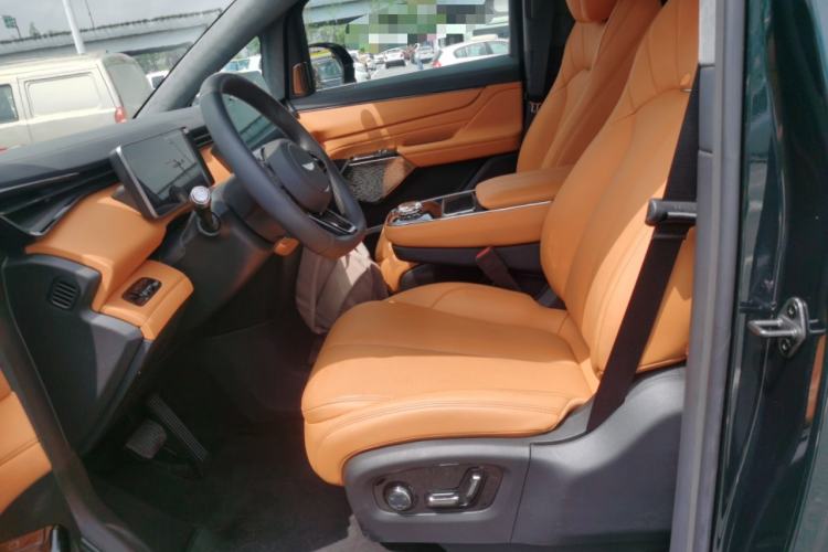 Used Geely Galaxy LEVC L380 2024 140-Degree 6-Seater All-Wheel-Drive Ultra Left Front Seat