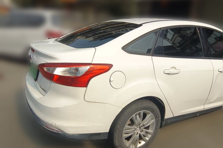 Used Ford Focus 2012 Sedan 1.6L Manual Comfort Model
