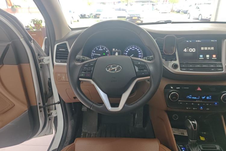 Used Hyundai Tucson 2015 1.6T Dual-Clutch Two-Wheel-Drive Smart Model Steering Wheel
