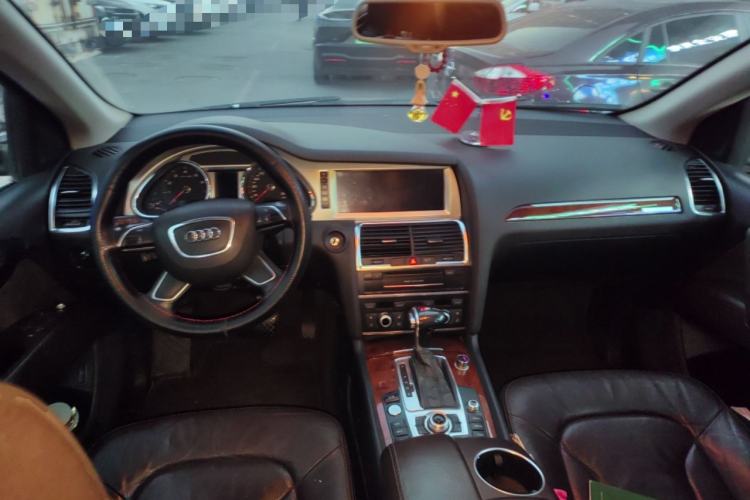 Used Audi Q7 2014 35 TFSI Ambition Edition Center Console