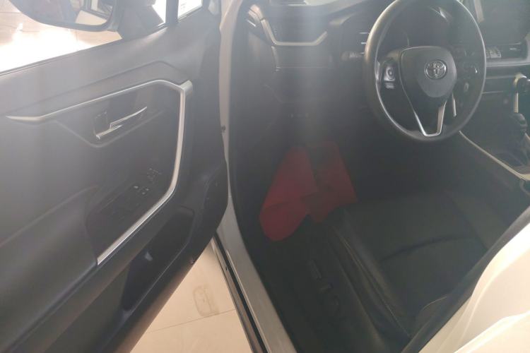 Used Toyota RAV4 2023 2.0L CVT Two-Wheel Drive Fashion Edition
