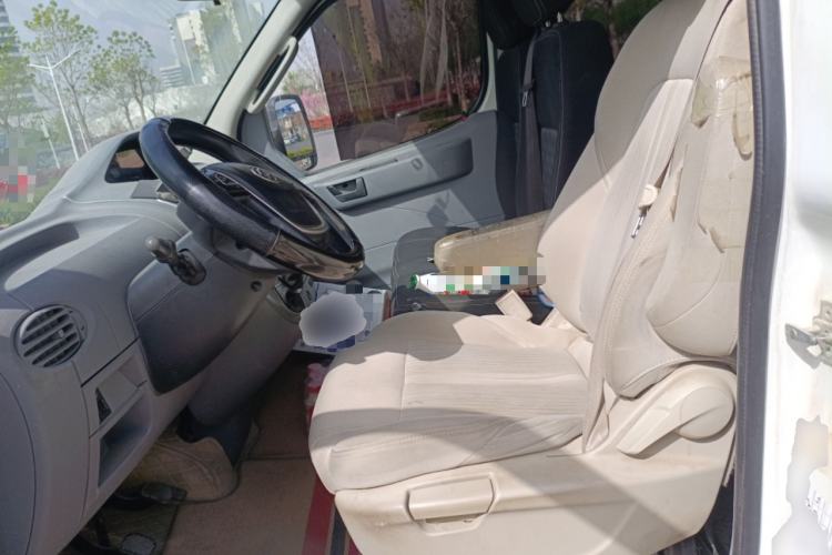 Used SAIC MAXUS Xintu V80 2019 2.5T Classic Version 6-Speed Manual – Aoyuntong Modified Long Wheelbase Mid-Height 7-Seater Left Front Seat