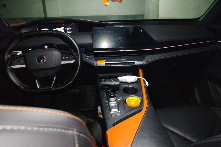 Used CHANGAN UNI-V 2022 1.5T Prestige Version Center Console