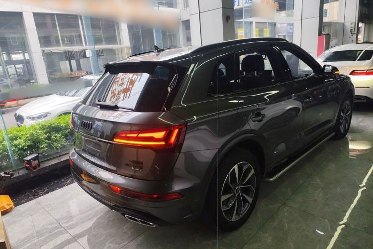 Used Audi Q5L 2023 40T Luxury Dynamic Model Rear Right 45 Deg