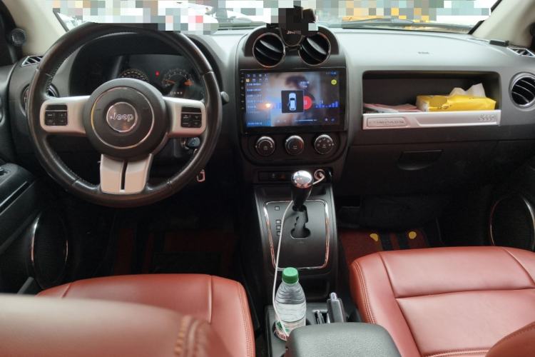 Used Jeep Compass 2014 Revised Version 2.0L Two-Wheel Drive Entry-Level Edition Center Console