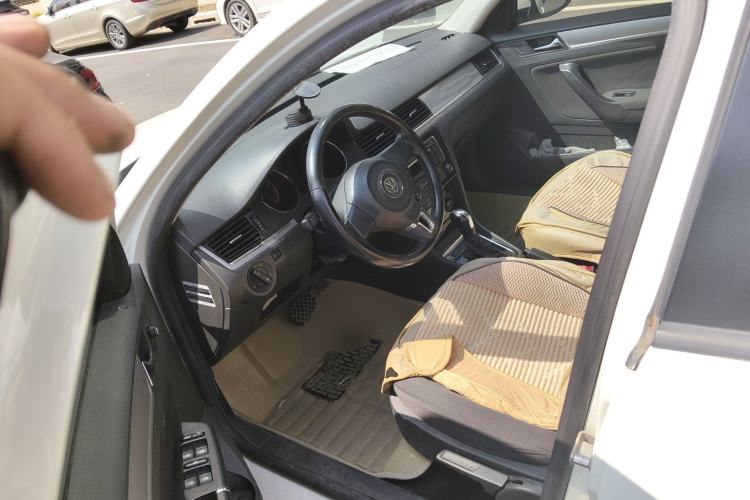 Used Volkswagen Bora 2014 1.6L Automatic Fashion Model Driver Seat