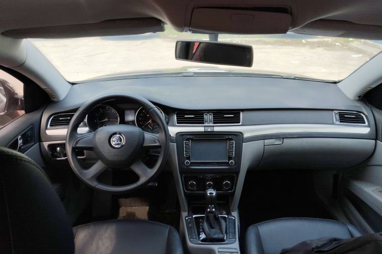 Used Skoda Superb 2013 1.4TSI DSG Sport Edition Center Console