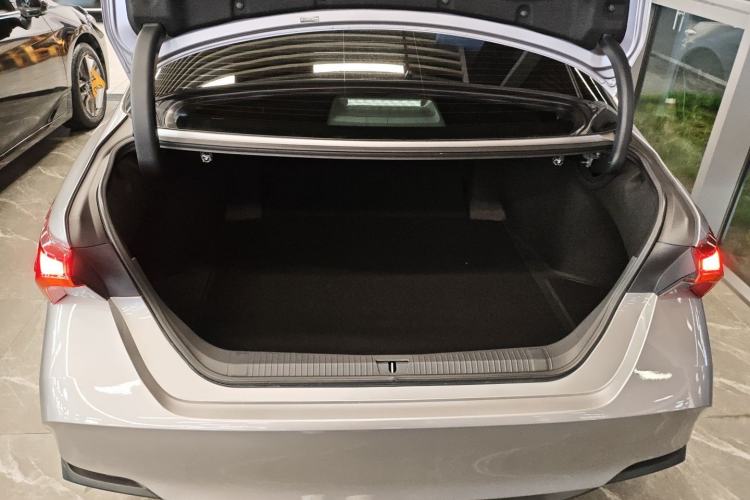 Used Toyota Avalon 2019 Dual-Engine 2.5L Luxury Edition China VI Standard