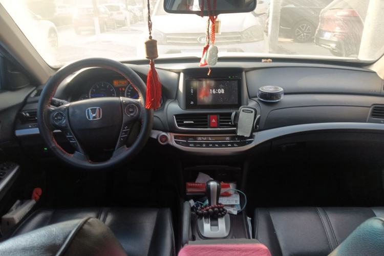 Used Honda Crosstour 2014 2.4L Luxury Edition Center Console