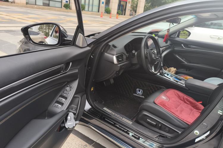 Used Honda Accord 2022 260TURBO Phantom Night · Prestige Edition Driver Seat