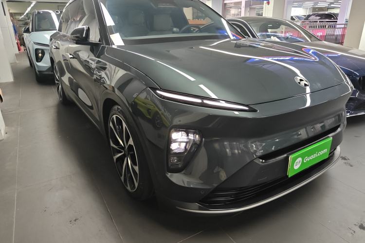Used Nio ES8 2023 75 kWh Executive Edition Front Right 45 Deg