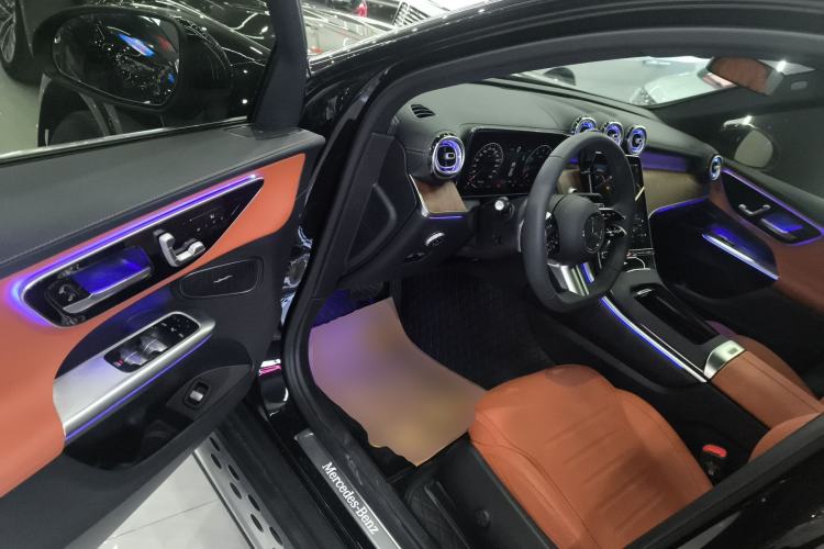 Used Mercedes-Benz GLC 2025 Refreshed GLC 300 L 4MATIC Dynamic Version 5 Seats Driver Seat