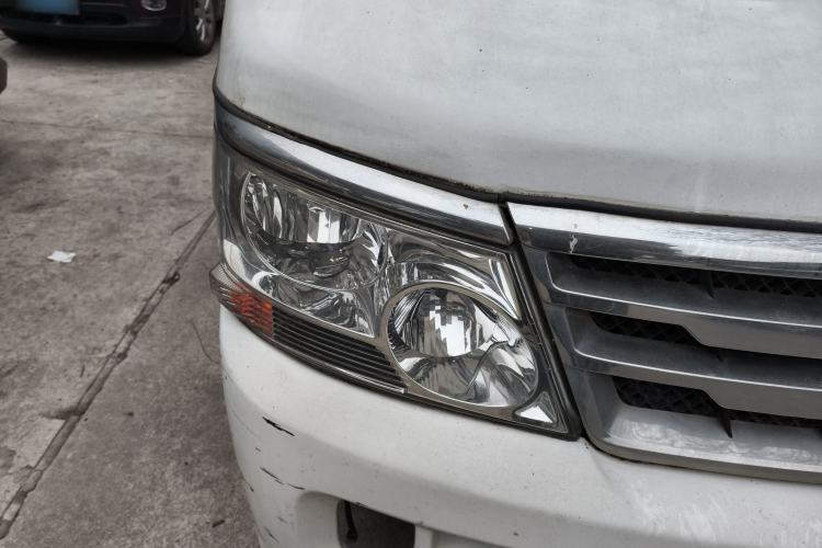 Used Jinbei Hiace 2014 2.0L 5th-Gen Power King Comfort Version V19
