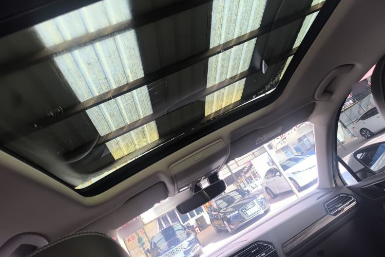 Used Volkswagen Tiguan L 2018 380TSI Automatic All-Wheel Drive Luxury Edition Headliner