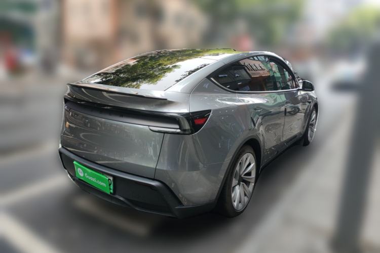 Used Tesla Model Y 2025 Long-Range All-Wheel-Drive Version