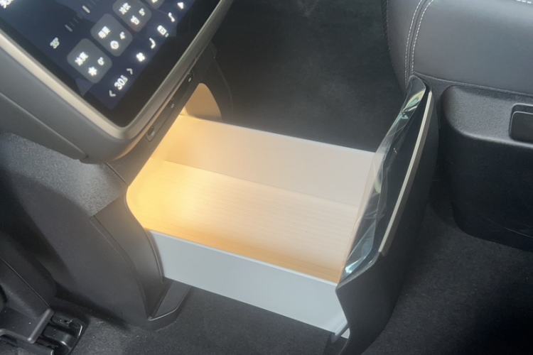 Used ONVO Luxeed L90 2025 Model—Max Six-Seater Version
