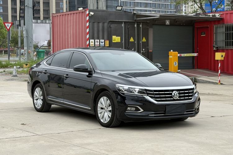 Used Volkswagen Passat 2020 330TSI Elite Edition China VI Front Right 45 Deg