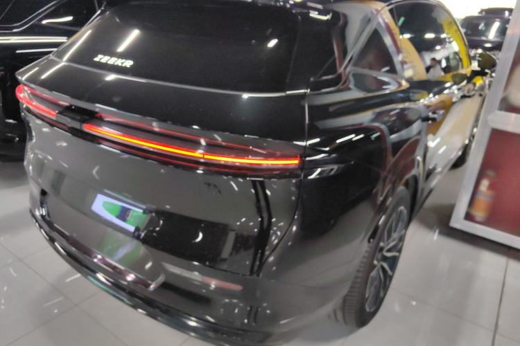 Used Zeekr 7X 2025 100 kWh Long-Range Rear-Wheel Drive with Intelligent Driving Features
