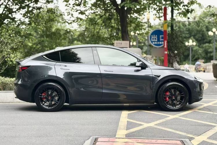 Used Tesla Model Y 2024 Rear-Wheel-Drive Version Exterior 8