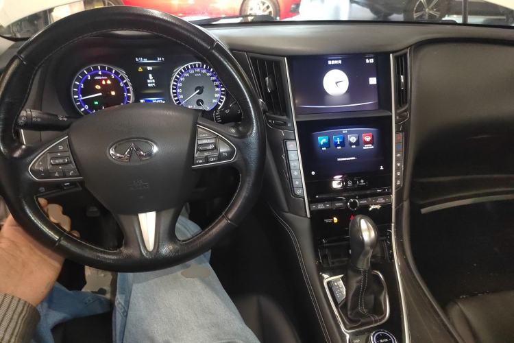 Used Infiniti Q50L 2016 2.0T Comfort Edition Center Console