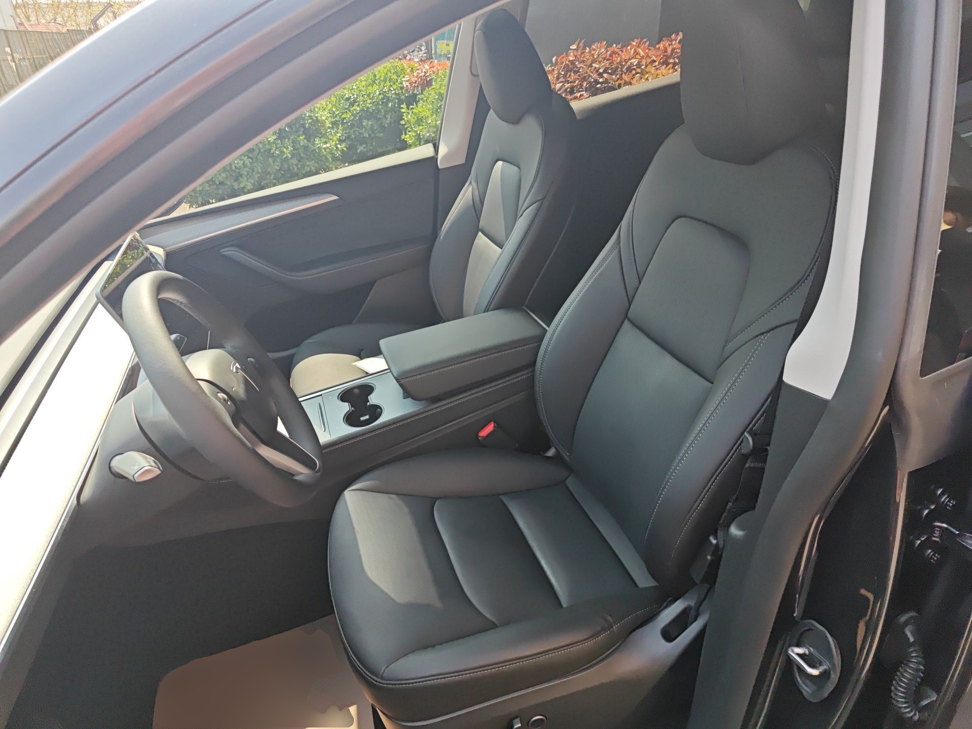 Переднее сиденье в автомобиле