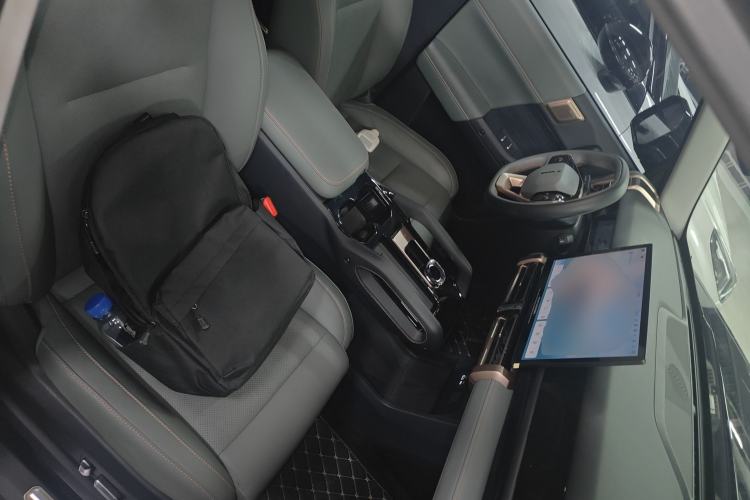 Used iCAR 03 2024 501km Four-wheel Drive Long-Range Advanced Version Right Front Seat