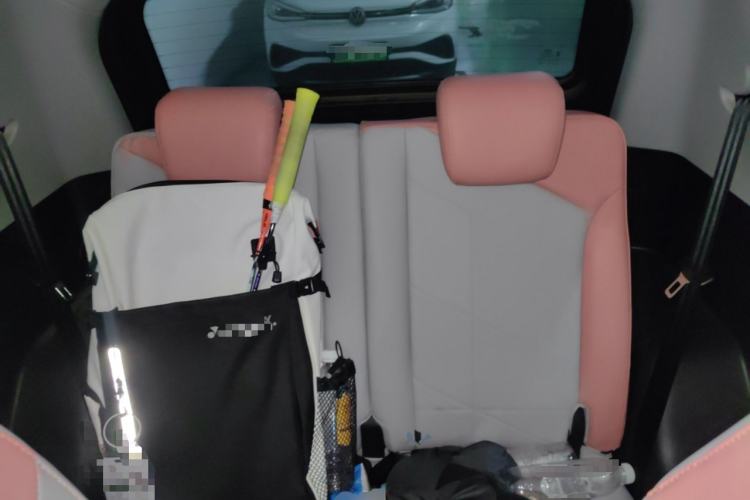 Used Chery Little Ant 2022 Restyled Version Sweet Pink Edition Half-Sugar Version 30.6 kWh 30 kW 301 km Left Rear Seat