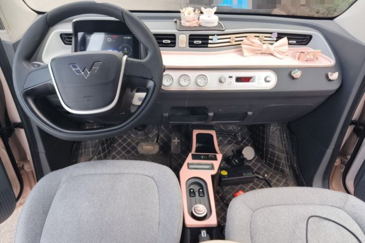 Used Wuling Hongguang MINIEV 2022 Macaron Premium Model – Lithium Iron Phosphate Center Console