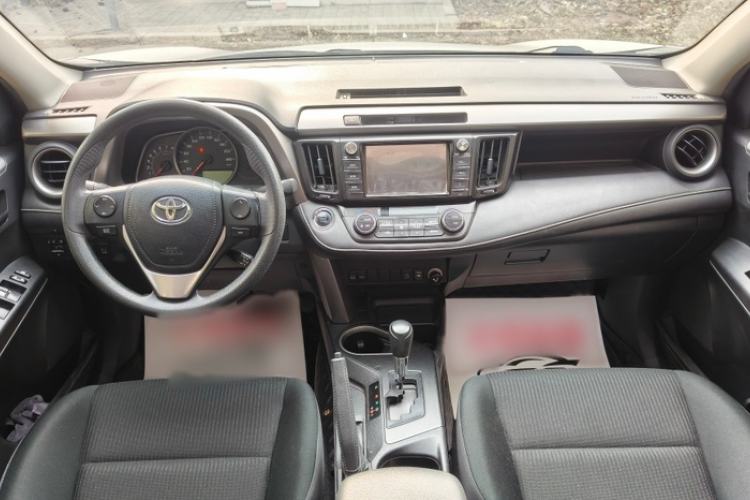 Used Toyota RAV4 2019 2.0L CVT Two-Wheel Drive Luxury Version China VI Standard