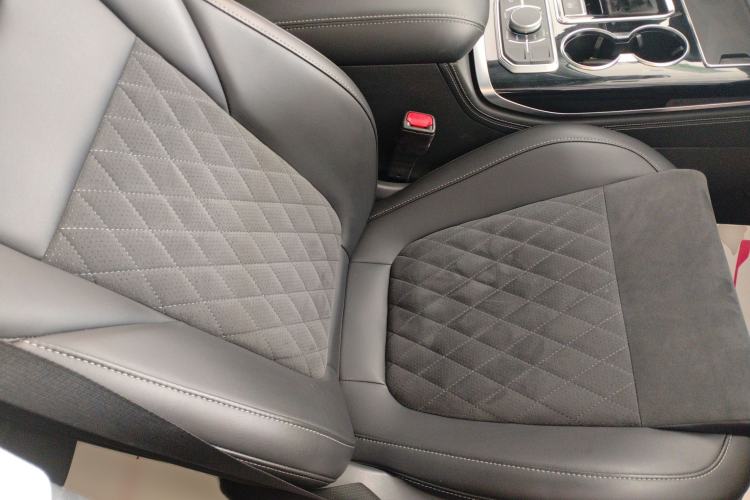 Used Hongqi HS7 2022 3.0T Automatic All-Wheel Drive ZhiLian Flagship Edition Five Seats Right Front Seat