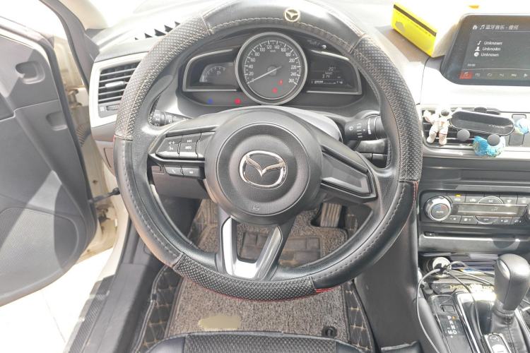Used Mazda 3 Axela 2017 Sedan 1.5L Automatic Luxury Model Emission Standard China V
