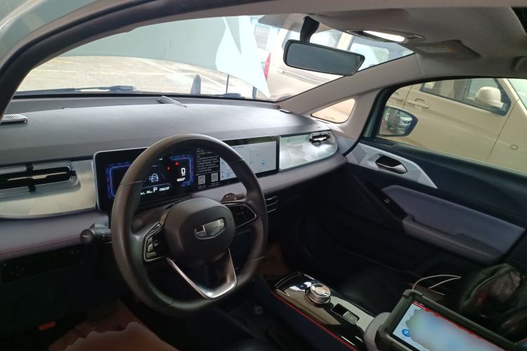 Used Geometry E Firefly 2022 401 km Linglong Tiger 4 Seats Center Console