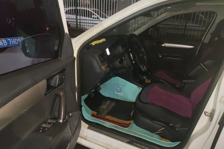 Used Volkswagen Lavida 2013 Restyled Classic 1.6L Manual Comfort Edition
