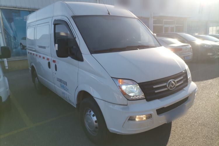 Used SAIC MAXUS Xintu V80 2021 2.0T Manual Classic City Delivery King Short Wheelbase Mid-Roof Design 3 Seats