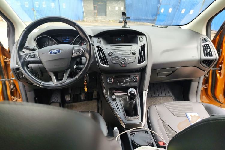 Used Ford Focus 2015 Hatchback 1.6L Manual Fashion Edition