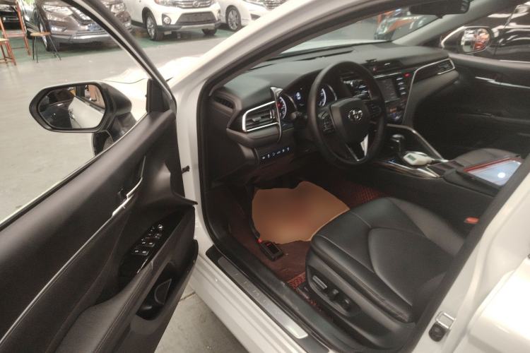 Used Toyota Camry 2018 2.0G Luxury Edition
