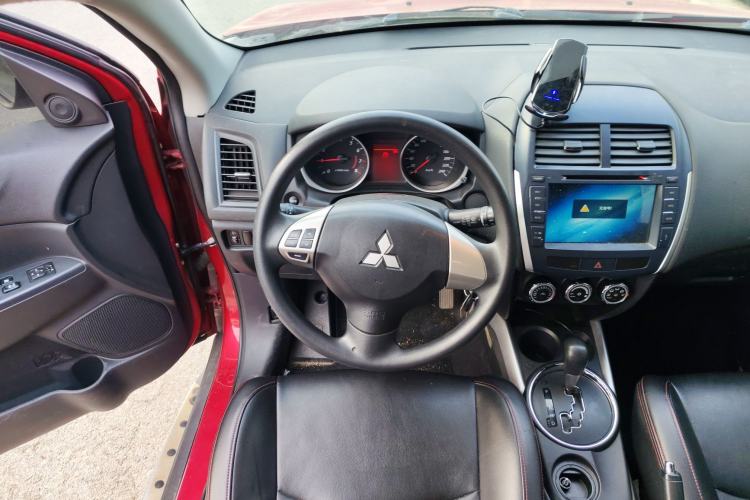 Used Mitsubishi ASX 2013 2.0L CVT Two-Wheel Drive Elite Edition Steering Wheel