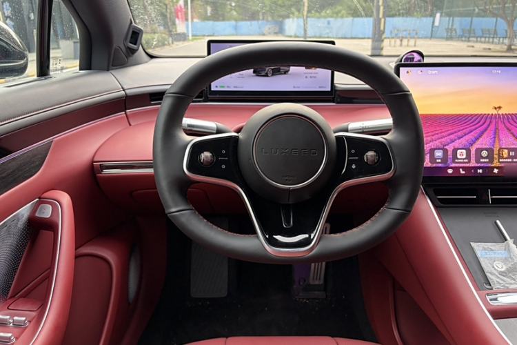 Used Hima Luxeed S7 2025 705 km Pro