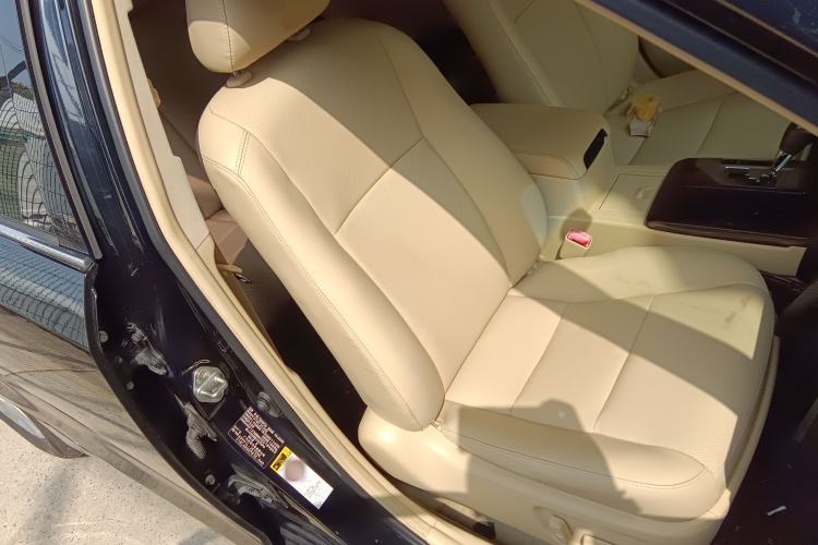 Used Toyota Camry 2015 2.0G Premier Edition
