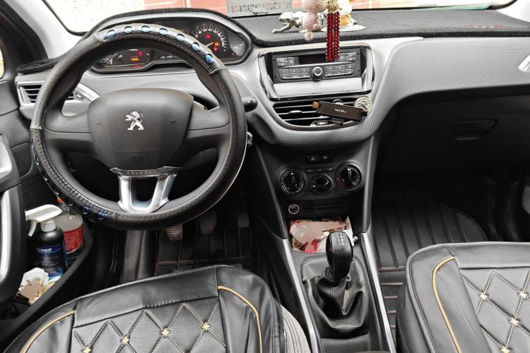 Used Peugeot 2008 2014 1.6L Manual Trend Edition Center Console