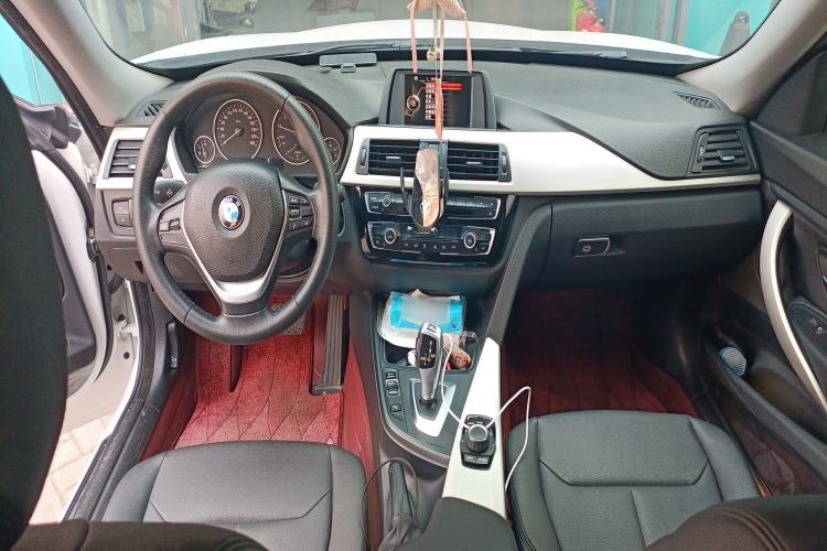 Used BMW 3 Series GT 2016 320i Fashion Model Center Console